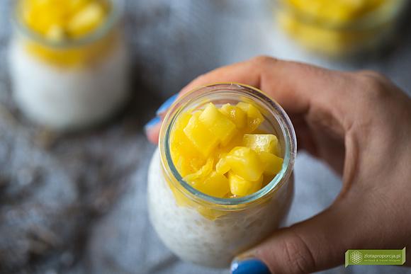 Tajski pudding z tapioki, mango i mleczka kokosowego