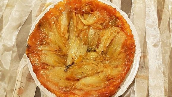 Tarta Tatin z cykorią i Roquefortem