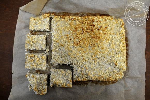 Owsiane ciasto z bananami i kokosem bez mąki i cukru