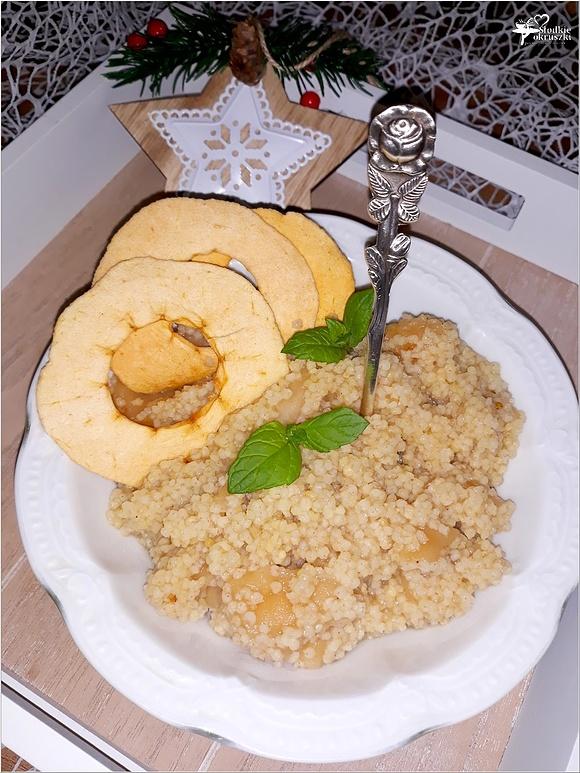 Korzenno-miodowa kasza jaglana z suszonymi jabłkami na chłodne dni