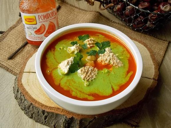 Zupa pomidorowa z pieczoną papryką i twarogiem wędzonym