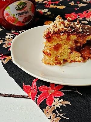 Ciasto amaretti z truskawkową konfiturą