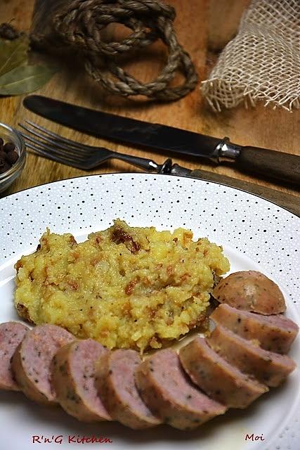 Biała kiełbasa w serwatce