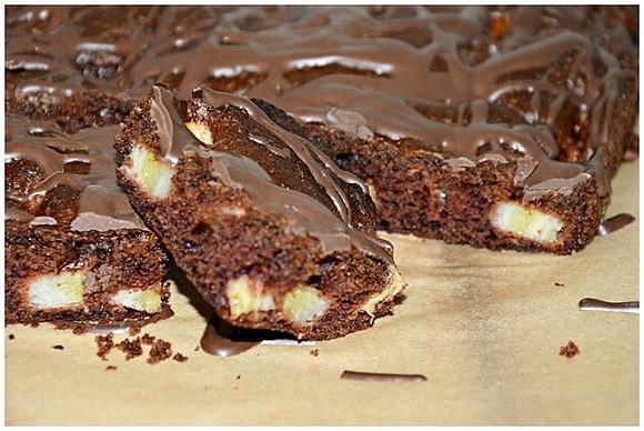 Bananowy czekoladowiec szybkie ciasto z polewą mleczną