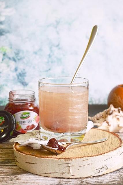 Truskawkowy magiczny drink z dżemem
