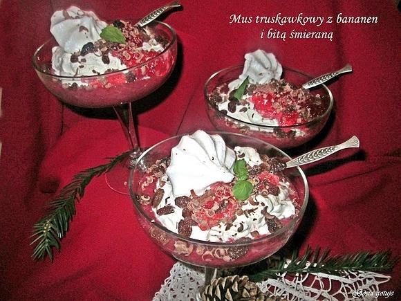 Mus truskawkowo-bananowy z bitą śmietaną