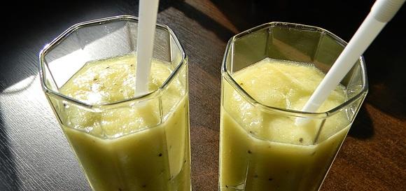 Smoothie bezglutenowe z owoców i witaminami