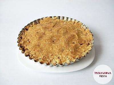 Pieczone ciasto na pierogi z nadzieniem daktylowo-kokosowym