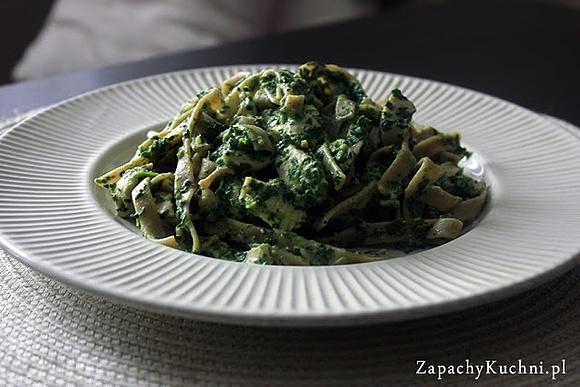 Tagliatelle w sosie szpinakowo-serowym