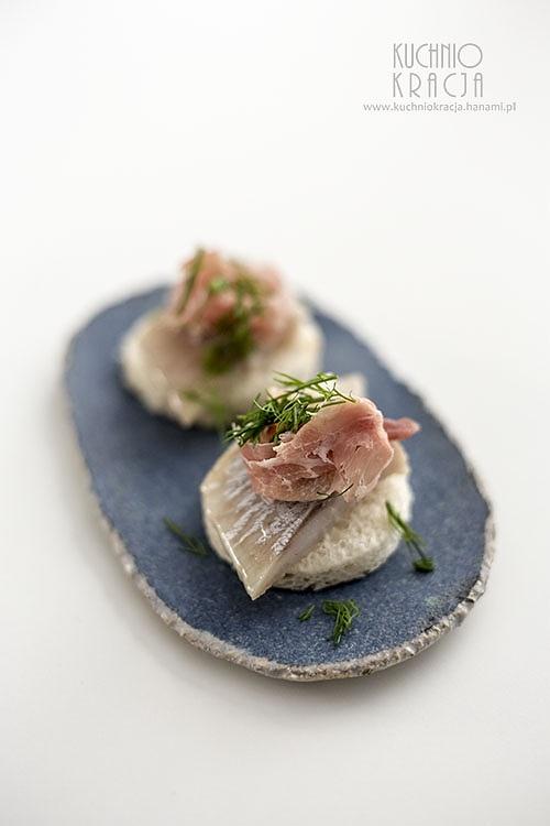 Śledzie z szynką parmeńską na święta