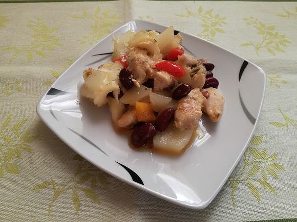Zapiekanka z kurczaka fasolką i ziemniakami