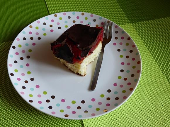 Ciasto Delicja z biszkoptem, galaretką i czekoladą