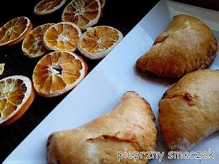 Pieczone pierogi z mięsem mielonym, fasolą czerwoną i mozzarellą