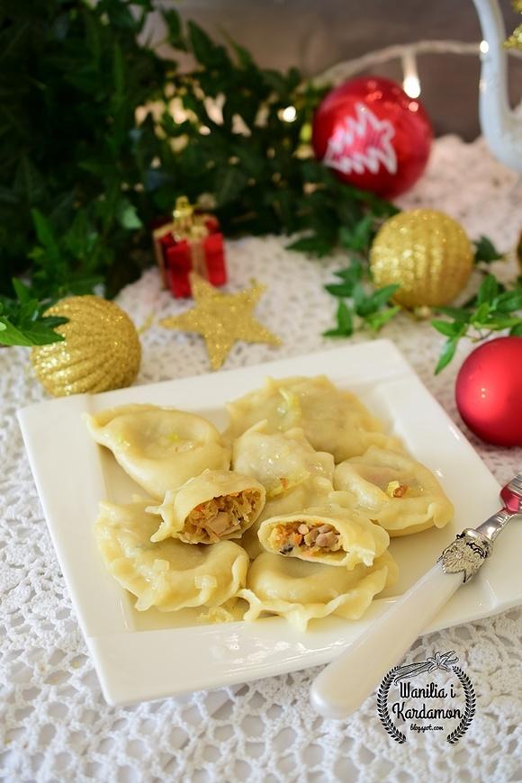 Świąteczne pierogi z grochem i borowikami