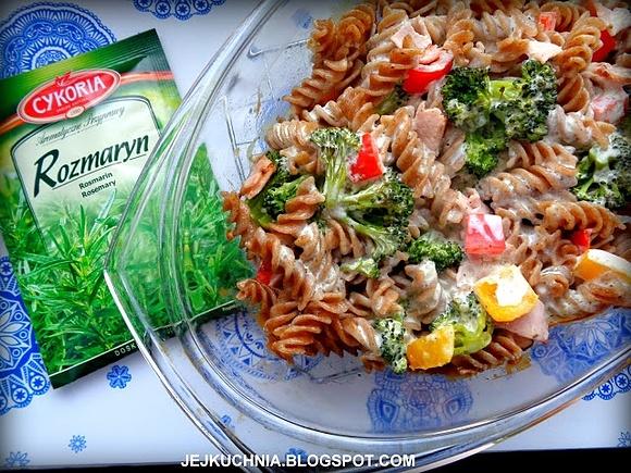 Zapiekanka makaronowa z warzywami i śmietaną