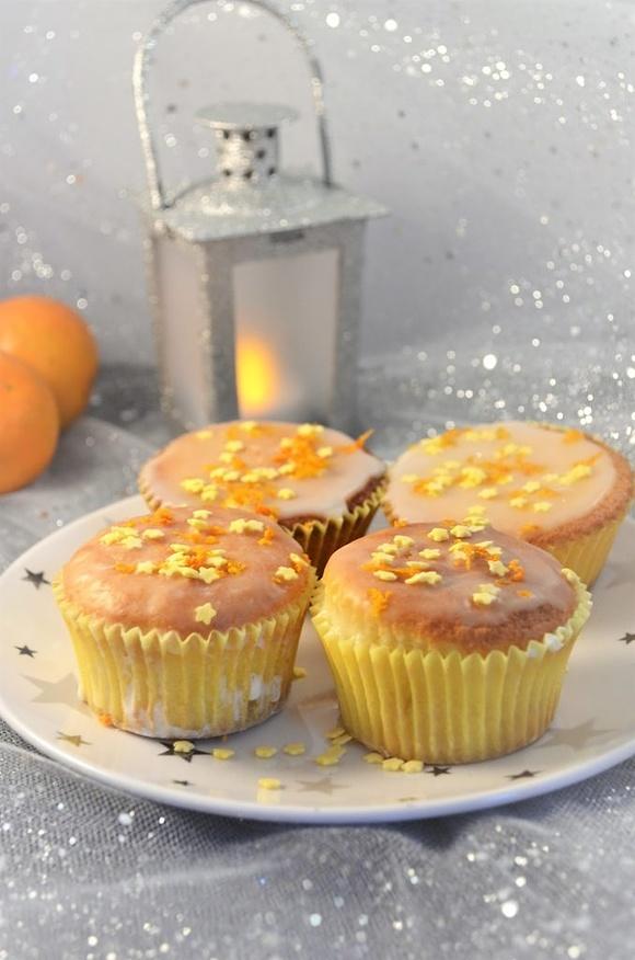 Muffinki pomarańczowe z białą czekoladą