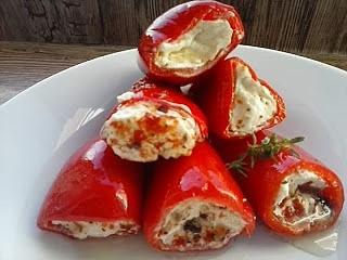 Papryczki faszerowane serem feta w oleju
