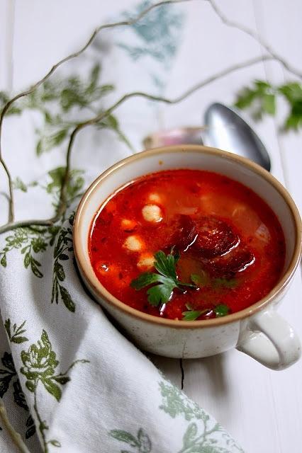 Zupa z ciecierzycą i chorizo