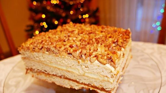 Ciasto snickers z karmelizowanymi orzechami i masą budyniową