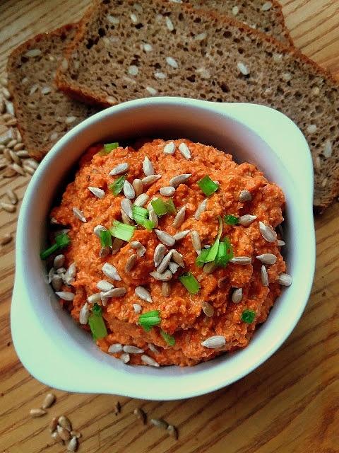 Pasta z pieczonej papryki i pestek słonecznika