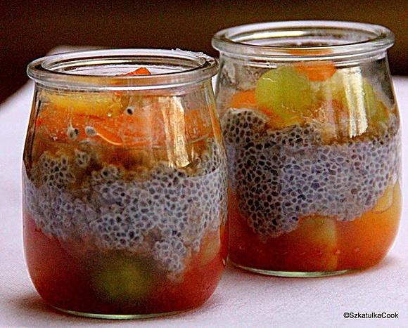 Pudding z nasion chia i owoców