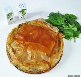Spanakopita Grecka zapiekanka z szpinakiem i serem feta