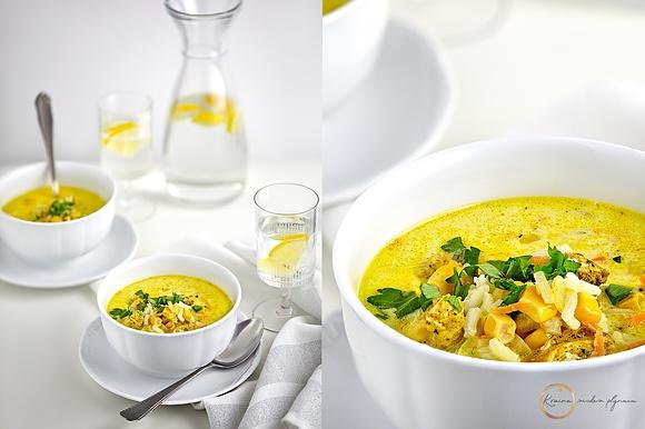 Zupa z kurczakiem, ryżem, kukurydzą i mlekiem kokosowym