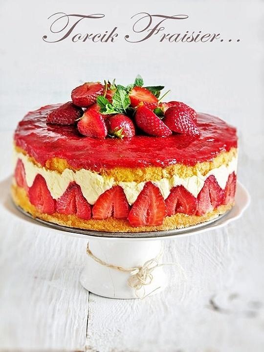 Fraisier - klasyczne francuskie ciasto z truskawkami i kremem muślinowym