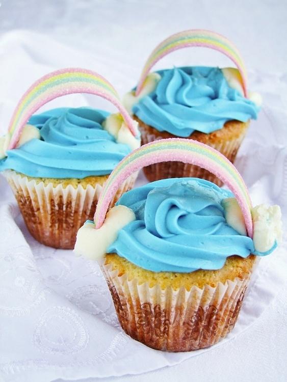 Waniliowe muffinki tęczowe