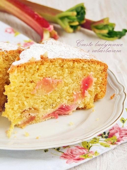 Budyniowe ciasto z rabarbarem