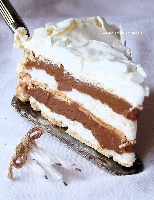 Tort bezowy z kremem russel na urodziny