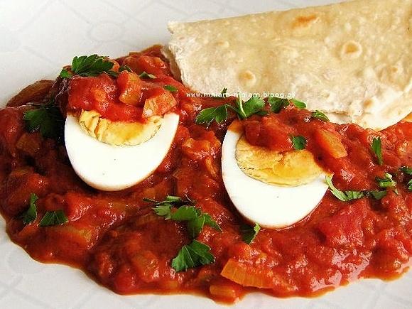 Anda masala – indyjska jajeczna curry z cynamonem i chlebkami