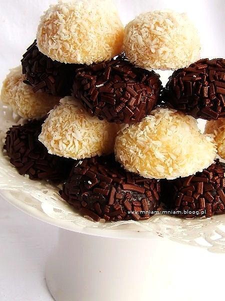 Brigadeiro i docinho de coco - brazylijskie słodkie kuleczki