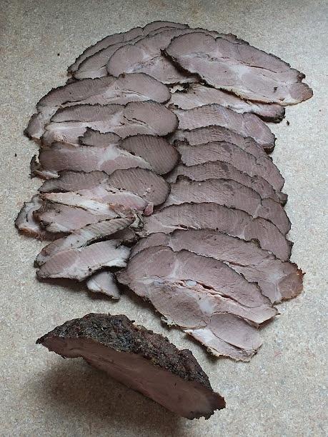 Karkówka ziołowa pieczona w winie