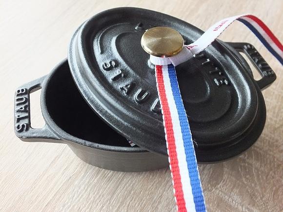 Garnuszek mini ze stali Staub - wysokiej jakości żeliwny