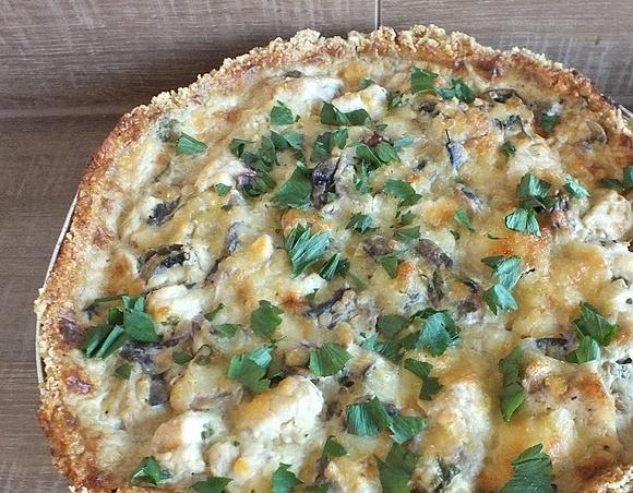 Tarta z kurczakiem cebulką i pieczarkami