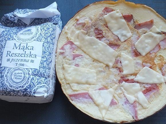 Omlet z szynką i serem na mące reszelskiej i oleju kokosowym