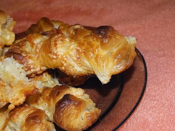 Francuskie zawijańce z serem i salami