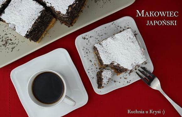 Makowiec japoński z jabłkami na migdałowym spodzie