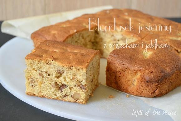 Blondasek jesienny z jabłkami gruszkami i orzechami włoskimi