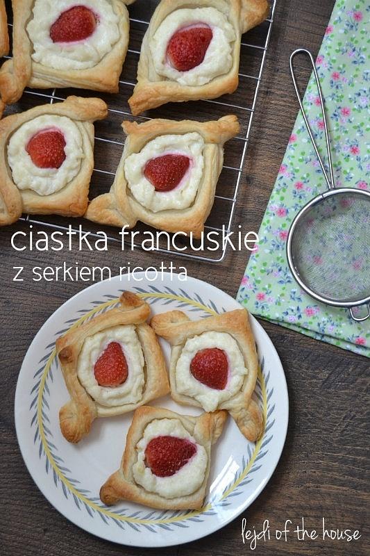 Ciastka francuskie z serkiem ricotta i truskawkami