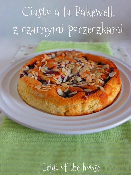 Ciasto ala Bakewell z czarnymi porzeczkami i jogurtem