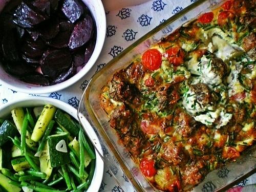 Pulpety zapiekane z ziemniakami i pomidorkami