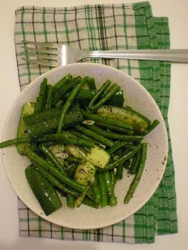 Zucchini i fasolka z miętą