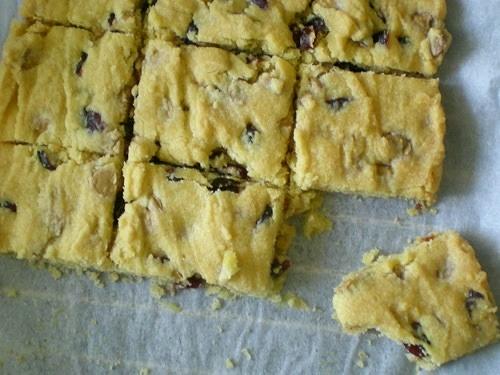 Shortbread z żurawinami i białą czekoladą