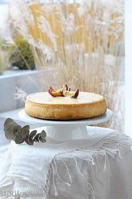 Aksamitny sernik z marakują i mascarpone