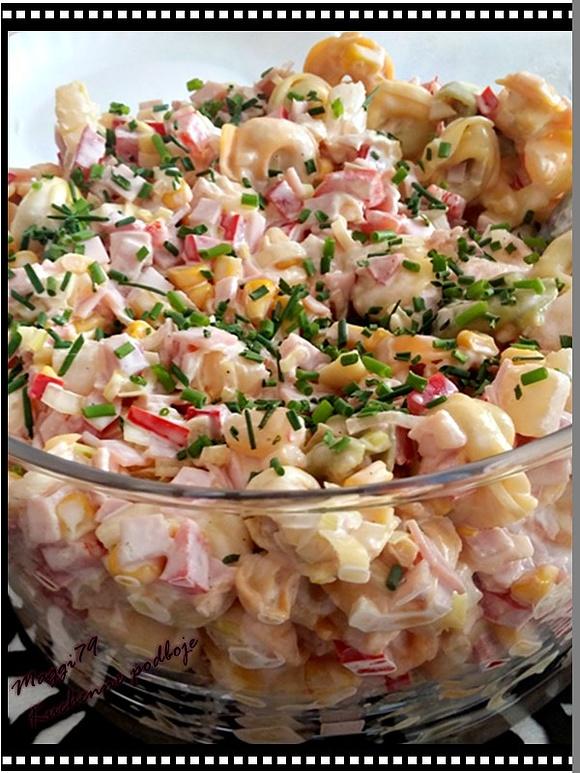 Kolorowa sałatka z tortellini