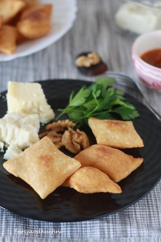 Pişi – smażone ciasto na sodzie na niedzielne śniadanie