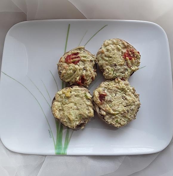 Pieczarki faszerowane pastą z awokado