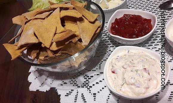 Domowe nachos z dwoma dipami